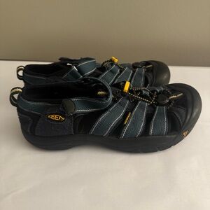 KEEN Size 5 Big Boys / Youth Blue Sandals Shoes
